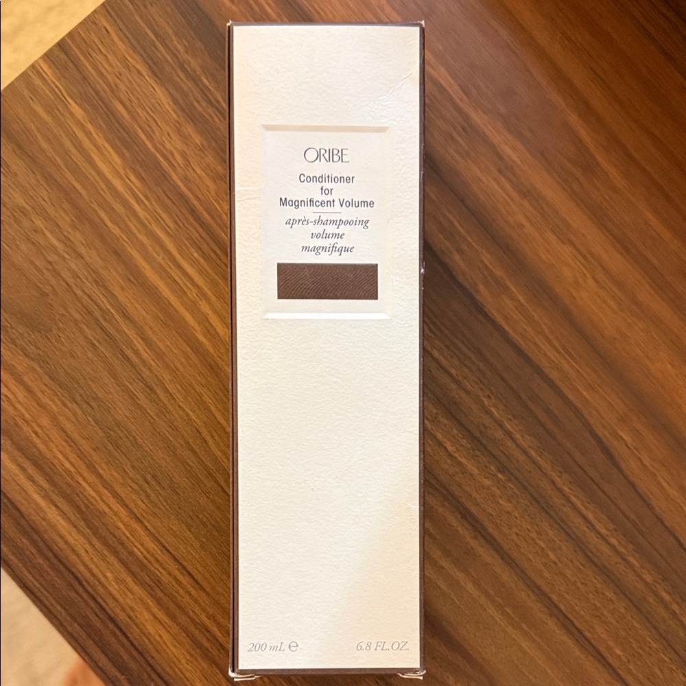 Oribe Magnificent Volume Conditioner in White Box